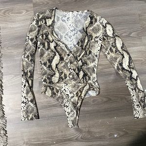 (SM )Thong body suit/ snake print/ heavy front plunge